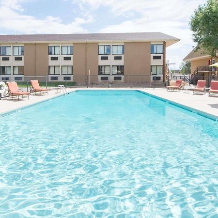 Отель Ramada By Wyndham Albuquerque East Экстерьер фото