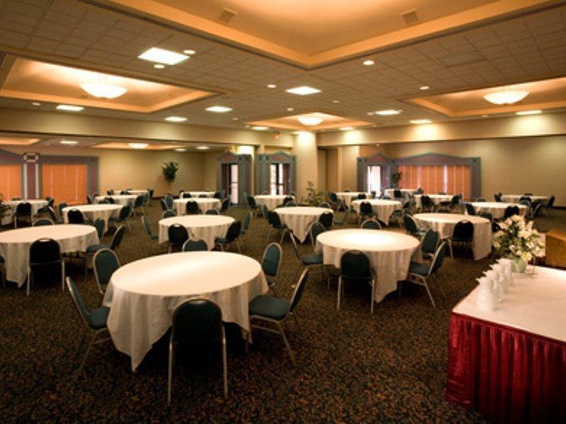 Отель Ramada By Wyndham Albuquerque East Экстерьер фото